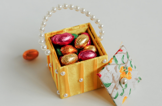 Yellow Amnisha Favour Gift Box